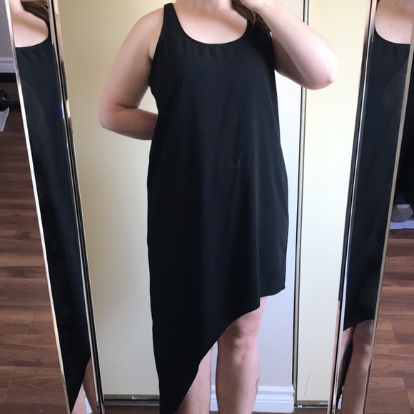 Black asymmetric dress with strap design - Picture 6 of 7